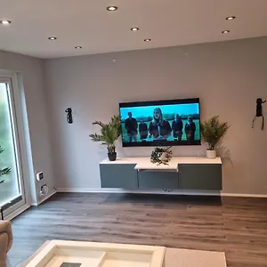 Apartment Bright, Spacious 4 Bed With A Jacuzzi!, London